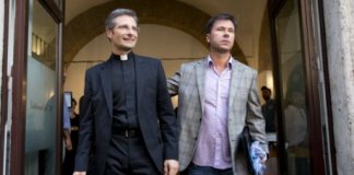 charamsa eglise catholique vatican homosexualite