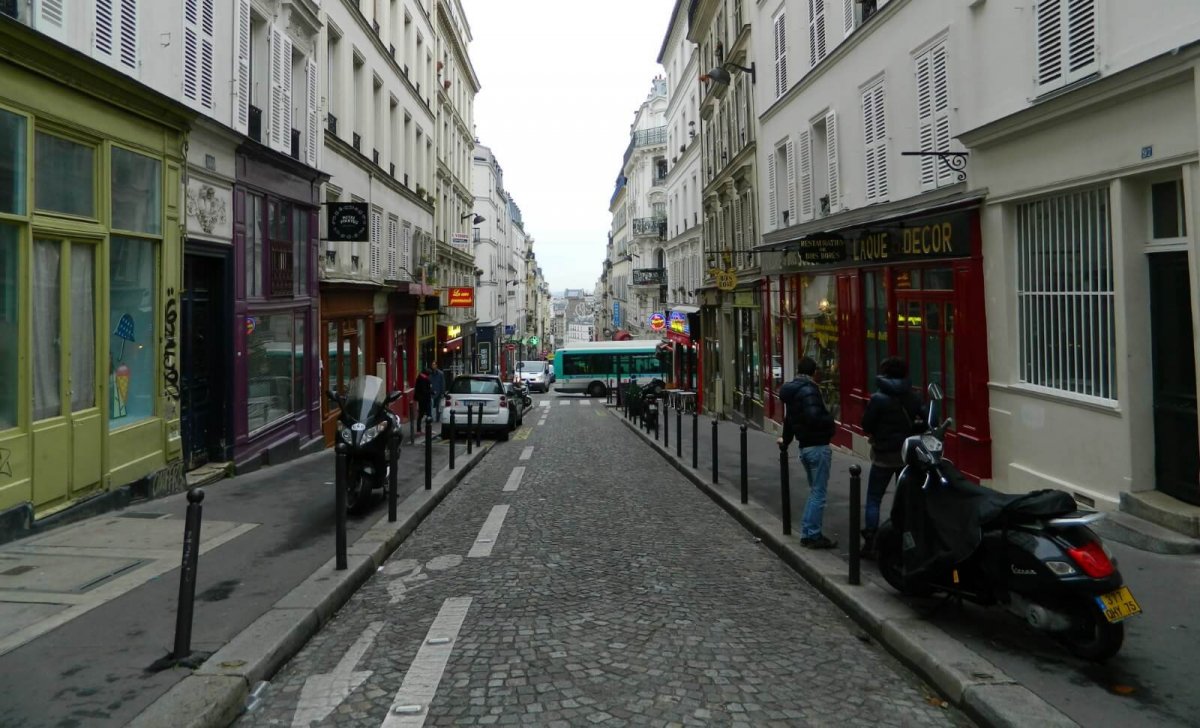 Cest rue des Martyrs que bat le cœur de la France Causeur