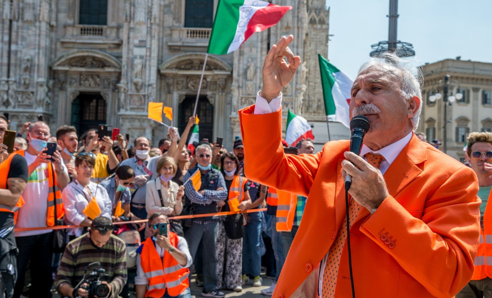 Italie: les gilets oranges créent le populisme sanitaire - Causeur