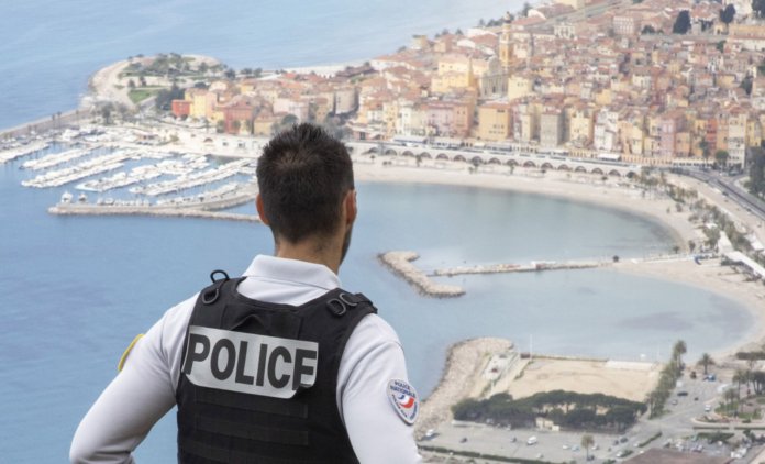 Fausse voiture de la gendarmerie : Je ne pensais pas enfreindre la loi, je  ne suis pas un délinquant - France Bleu