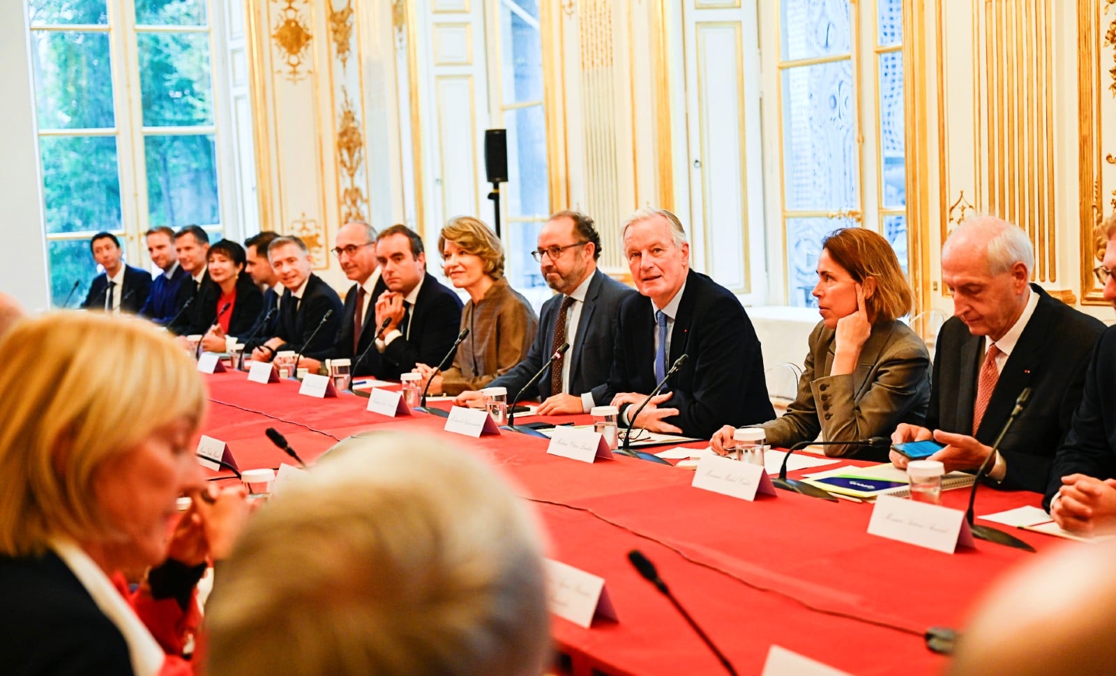 Contre Michel Barnier, le pire de la politique…